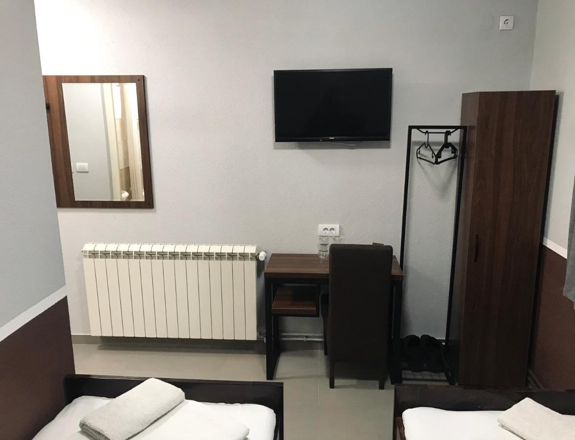 Garni Djerdan Hotel Kraljevo Buitenkant foto