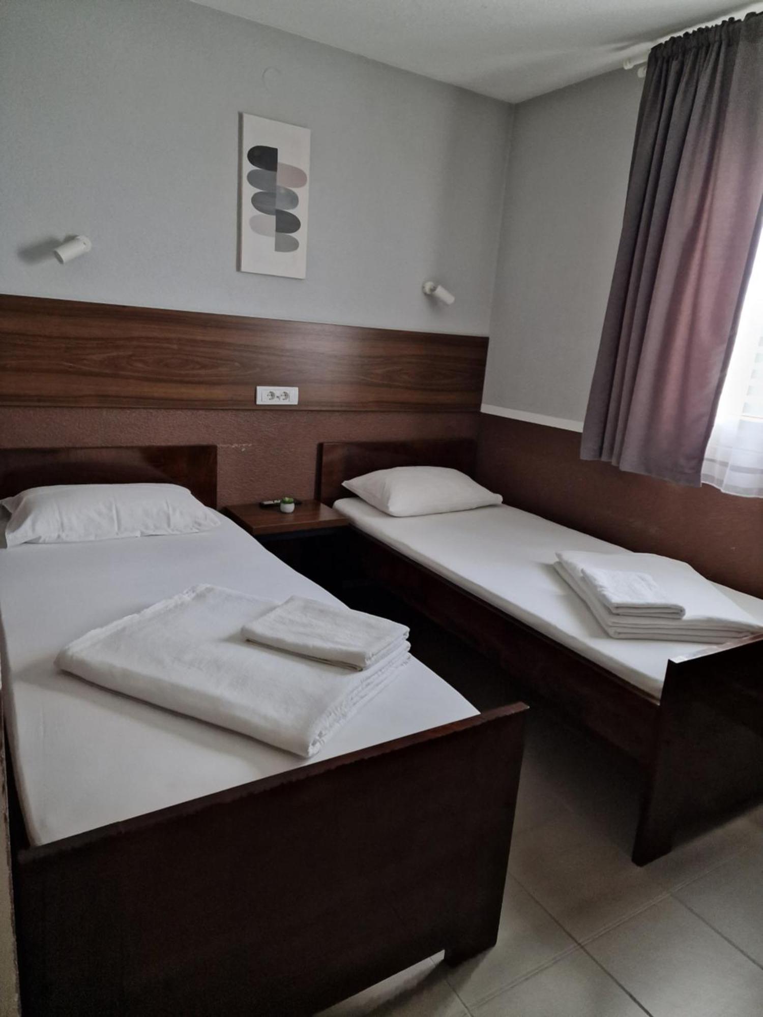 Garni Djerdan Hotel Kraljevo Buitenkant foto